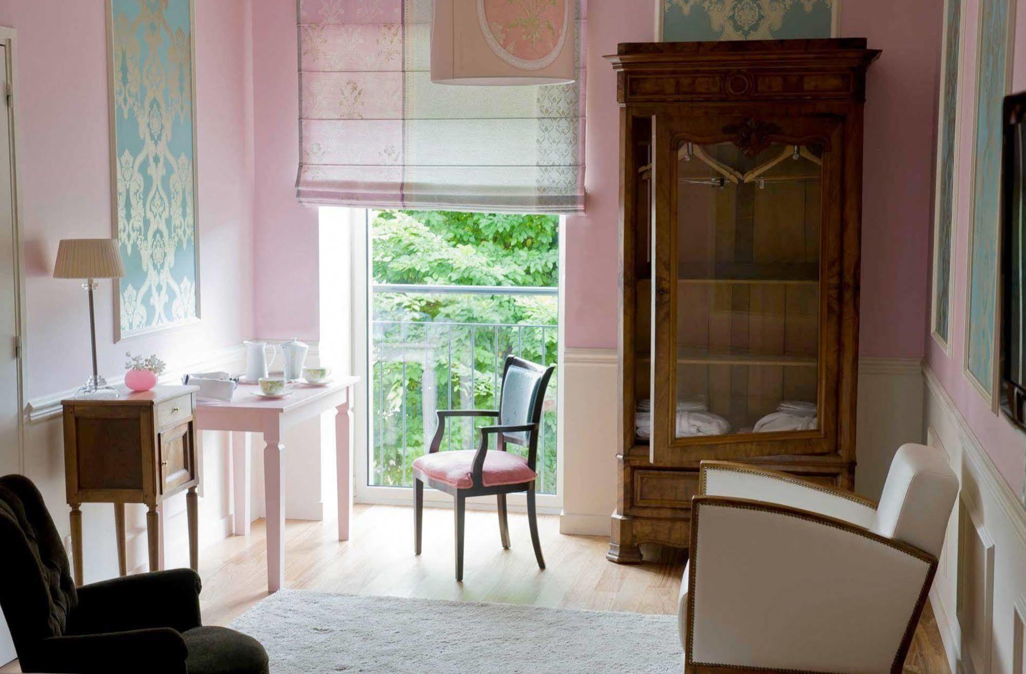 Hotel Spa Frederic Carrion Et Sa Table Gastronomique Vire  ภายนอก รูปภาพ