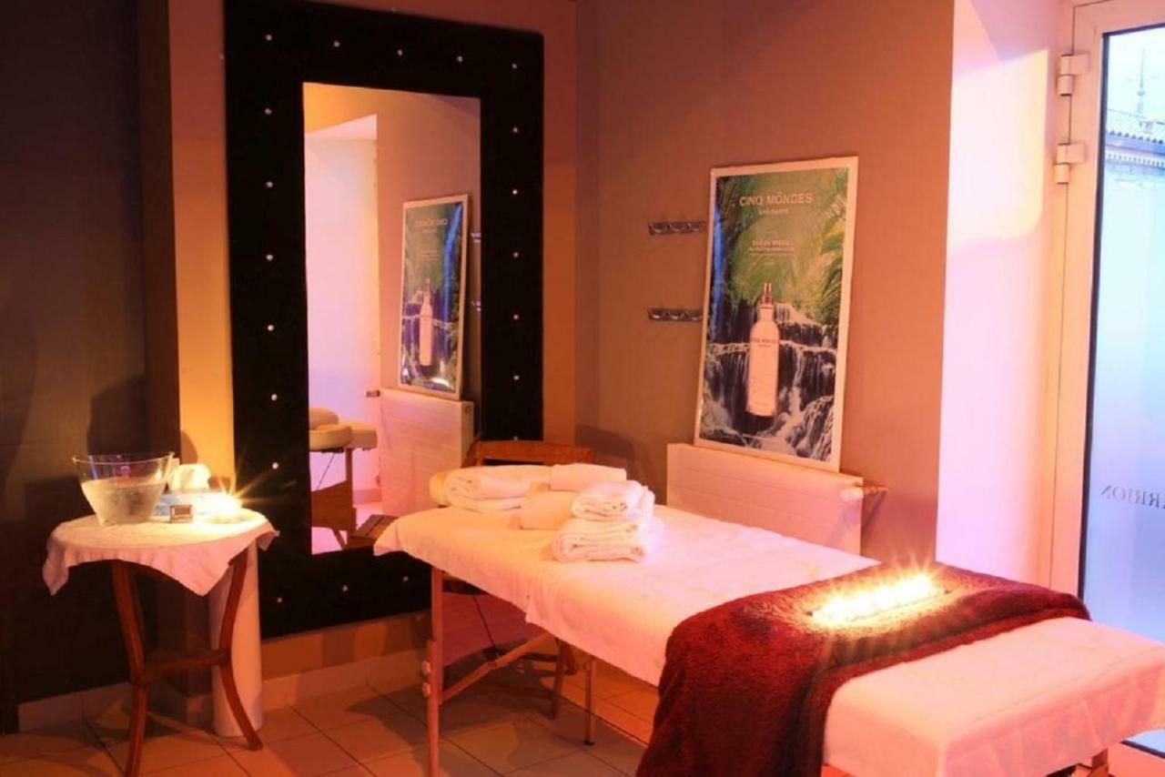 Hotel Spa Frederic Carrion Et Sa Table Gastronomique Vire  ภายนอก รูปภาพ